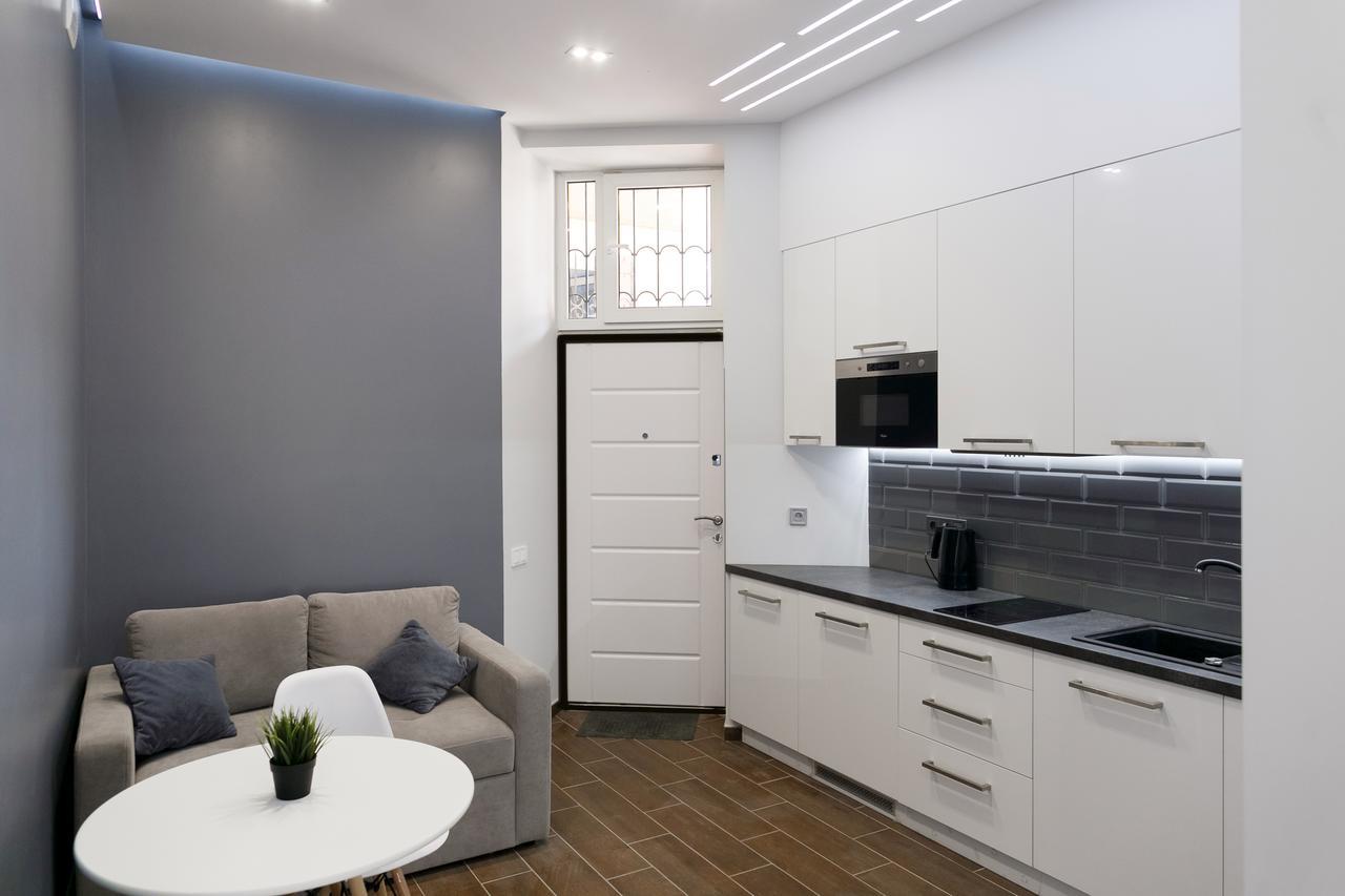 Exciting Apartment Lviv Fireplace Exteriör bild